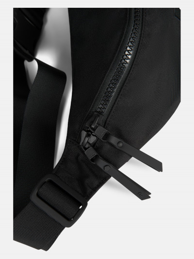 TAŠKA PEAK PERFORMANCE SLING BAG - Fotografia č. 3