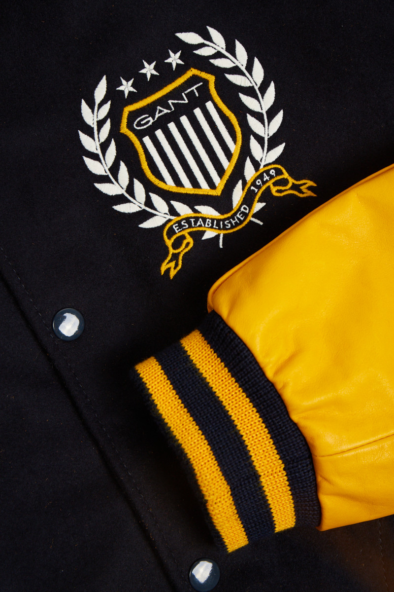 BUNDA GANT D1. CREST GANT VARSITY 