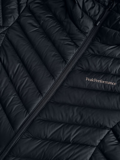 BUNDA PEAK PERFORMANCE W FROST DOWN HOOD JACKET - Fotografie č. 4