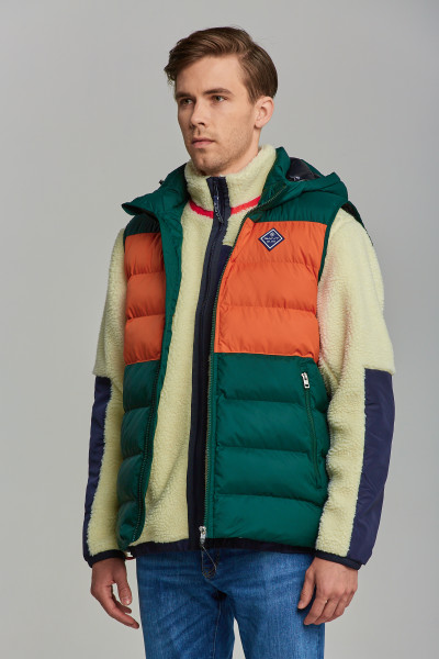 VESTA GANT D1. ACTIVE CLOUD COL BLOCKED VEST - Fotografia č. 1