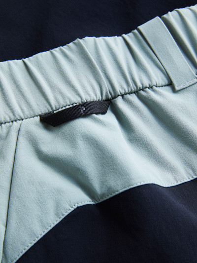 ŠORTKY PEAK PERFORMANCE W STRETCH TREK SHORTS - Fotografia č. 6