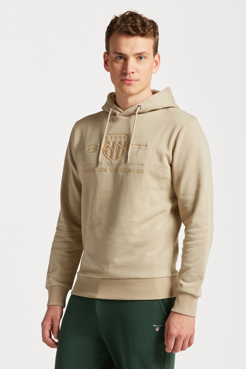 E-shop MIKINA GANT REG TONAL SHIELD HOODIE CONCRETE BEIGE