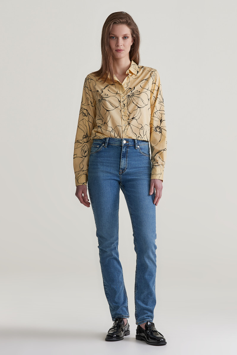E-shop DŽÍNY GANT SLIM SUPER STRETCH JEANS MID BLUE BROKEN IN