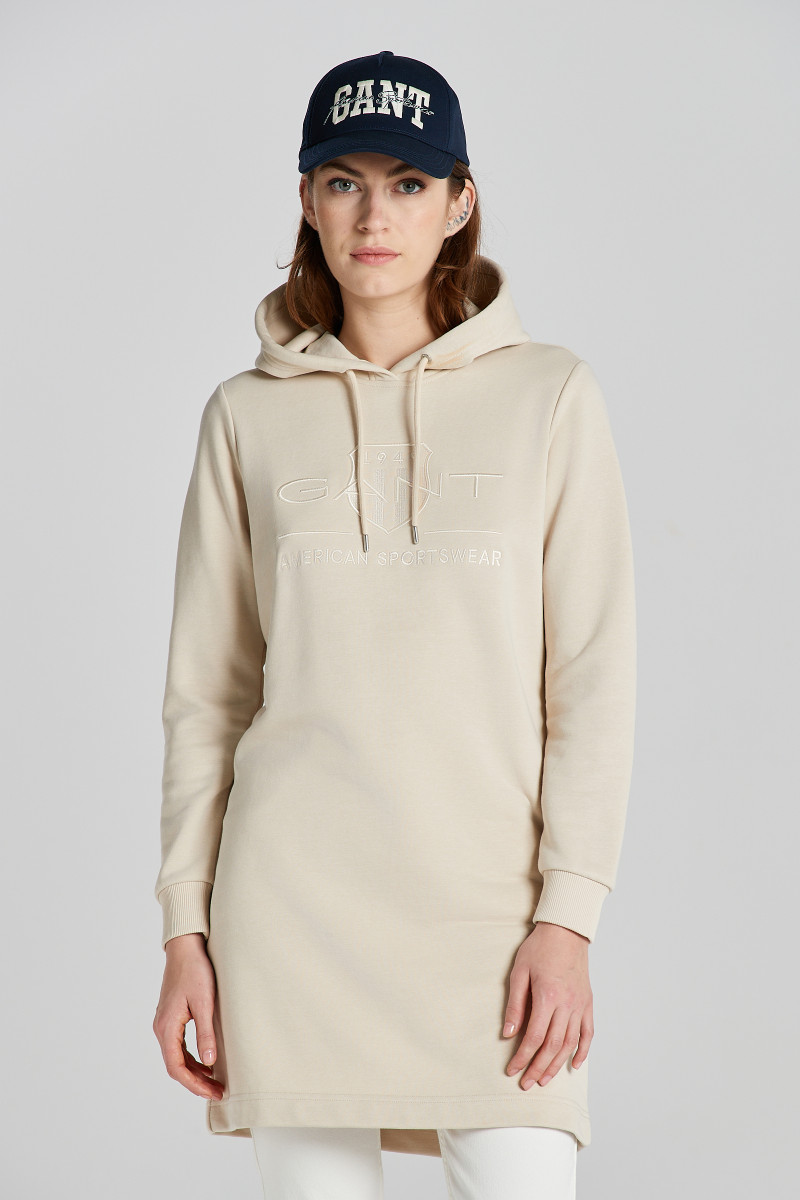 E-shop MIKINOVÉ ŠATY GANT REG TONAL SHIELD DRESS SOFT OAT