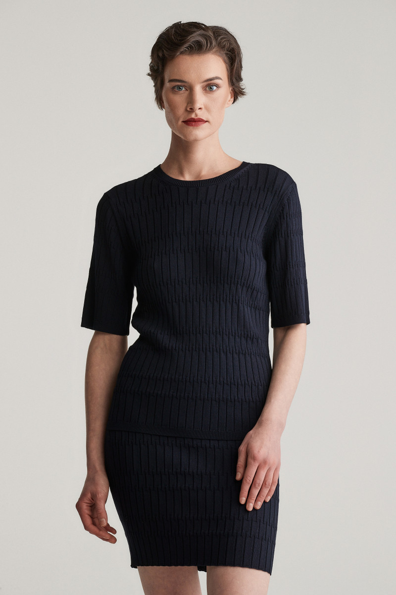 E-shop SVETR GANT TEXTURED SHORT SLEEVE C-NECK EVENING BLUE