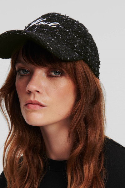 ŠILTOVKA KARL LAGERFELD K/SIGNATURE BOUCLE CAP - Fotografia č. 2