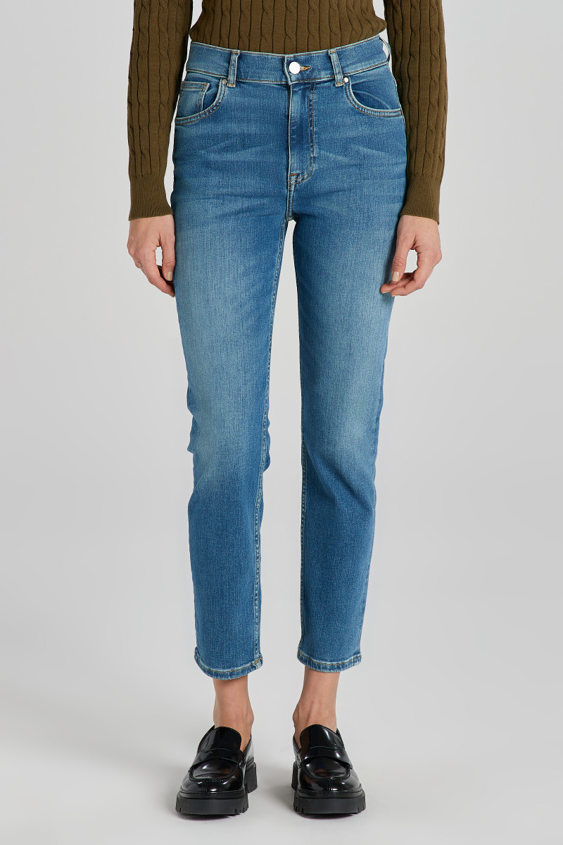 E-shop DŽÍNY GANT CROPPED SLIM JEANS MID BLUE WORN IN