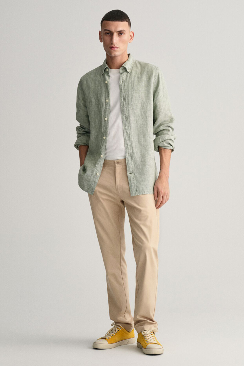 NOHAVICE GANT SLIM SPORTS CHINOS DRY SAND