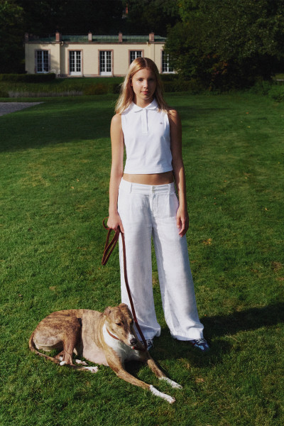 KALHOTY GANT WIDE PLEATED LINEN PANTS - Fotografie č. 2