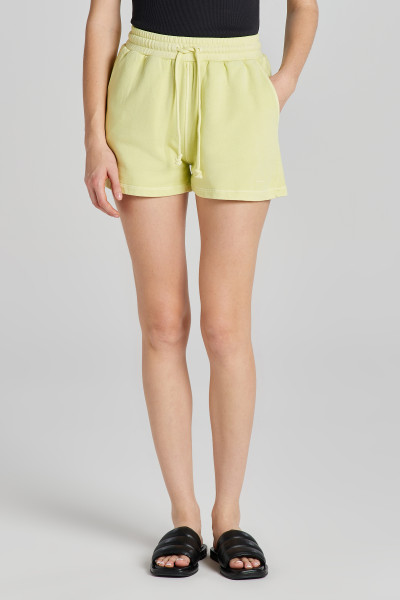 TEPLÁKOVÉ ŠORTKY GANT REL SUNFADED SHORTS - Fotografie č. 1