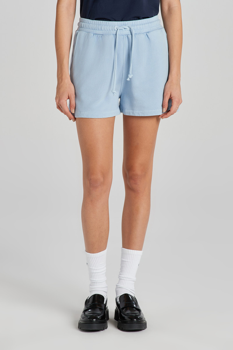 E-shop TEPLÁKOVÉ ŠORTKY GANT REL SUNFADED SHORTS DOVE BLUE
