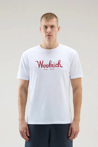 TRIČKO WOOLRICH EMBROIDERED LOGO T-SHIRT - Fotografia č. 1