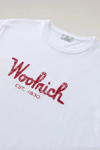 TRIČKO WOOLRICH EMBROIDERED LOGO T-SHIRT - Fotografia č. 6