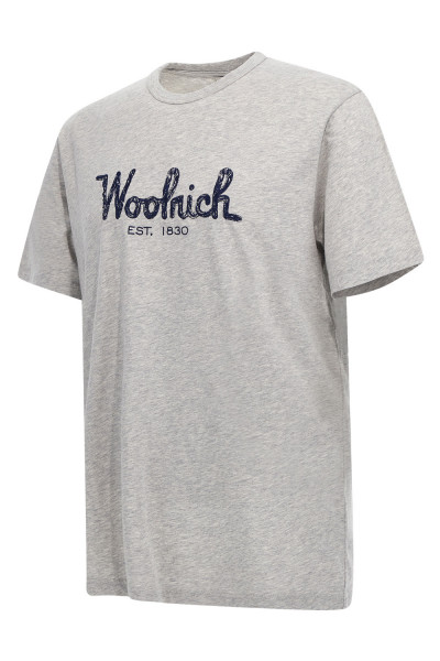 TRIČKO WOOLRICH EMBROIDERED LOGO T-SHIRT - Fotografia č. 2