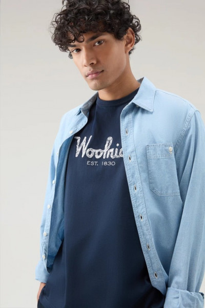 TRIČKO WOOLRICH EMBROIDERED LOGO T-SHIRT - Fotografia č. 4