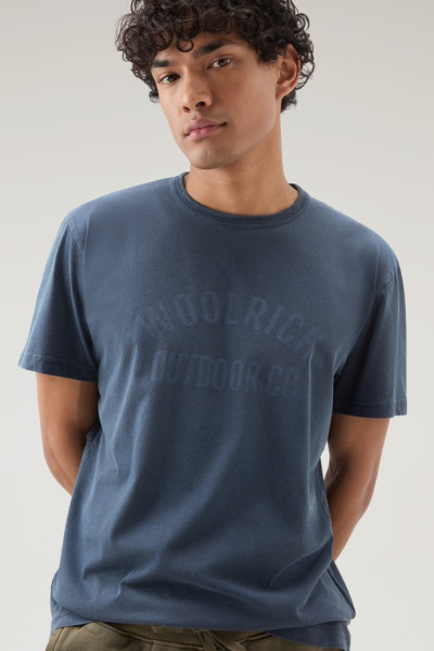 TRIČKO WOOLRICH LIGHT GARMENT DYED T-SHIRT - Fotografia č. 3