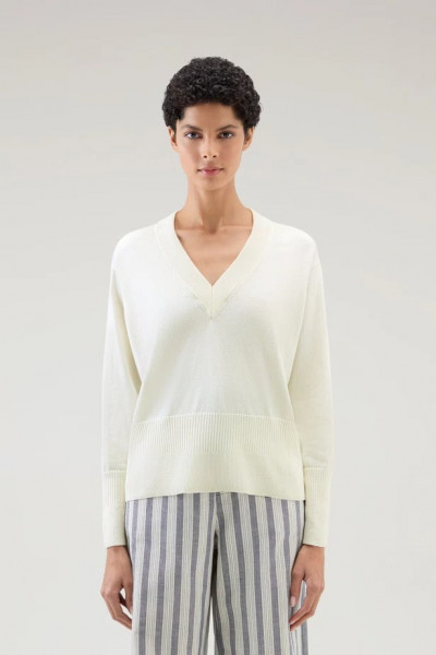 SVETR WOOLRICH COTTON CASHMERE V-NECK - Fotografie č. 1