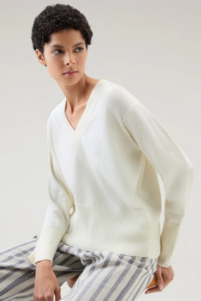 SVETR WOOLRICH COTTON CASHMERE V-NECK - Fotografie č. 4