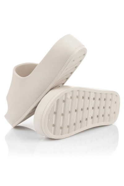 PAPUCS KARL LAGERFELD KOBO II HOTEL LOGO SLIDE - Kép 4