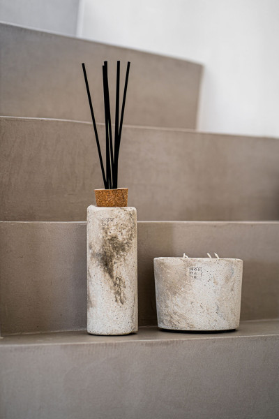 SET VONNÉ SVIEČKY A BYTOVÉHO DIFUZÉRU MONDADA (ECRU, DESIRE SKY) - Fotografia č. 7