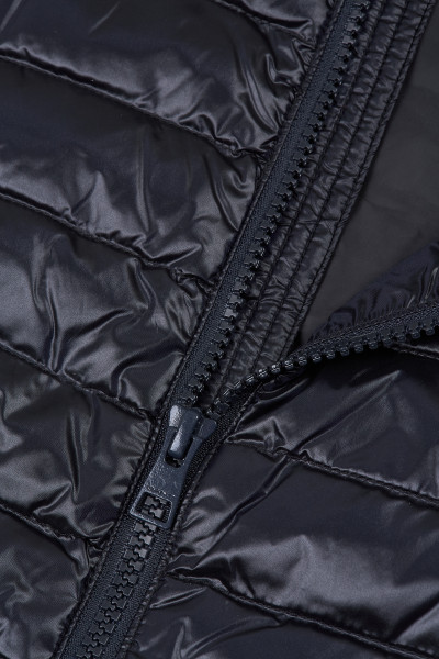 VESTA GANT SHINY LIGHT PADDED DOWN VEST - Fotografia č. 4