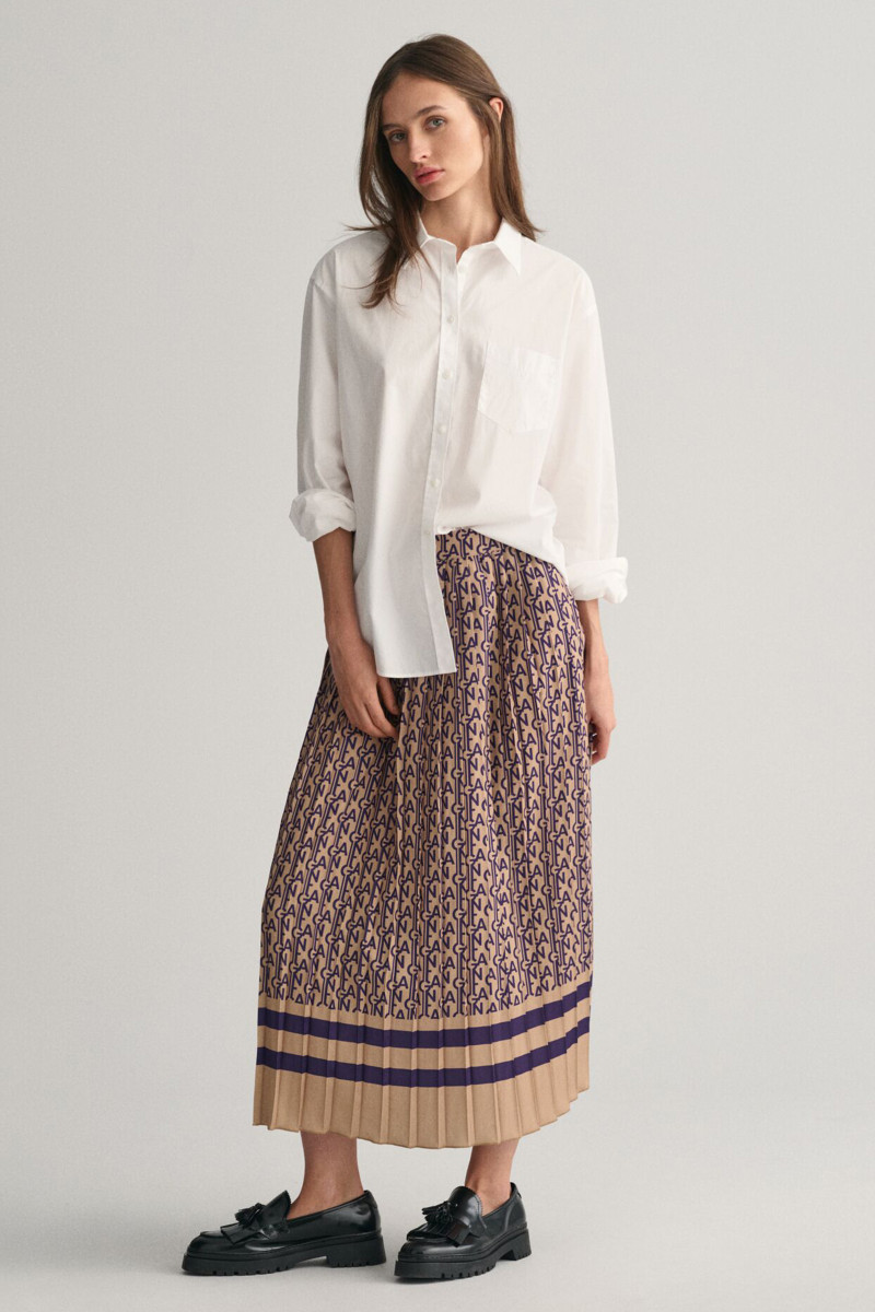 SUKNĚ GANT MONOGRAM PRINT PLEATED SKIRT PANSY PURPLE