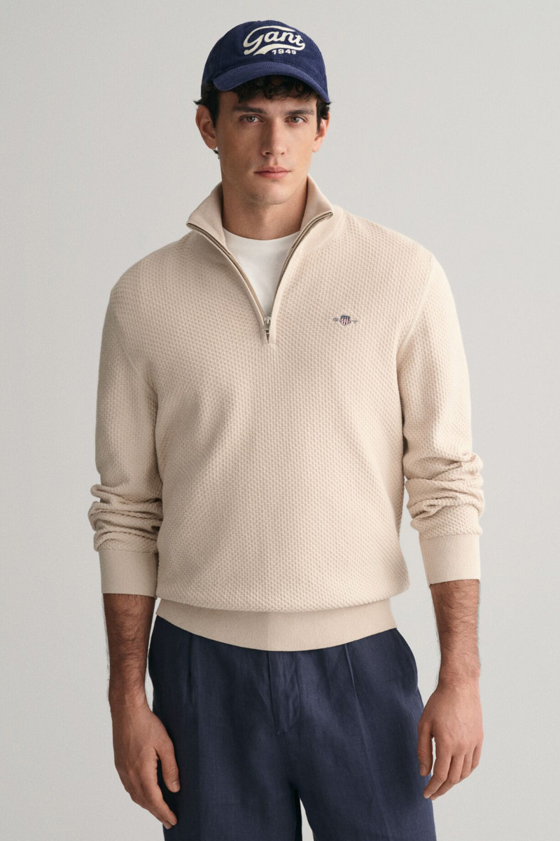 E-shop SVETR GANT STRUCTURED COTTON HALF ZIP SOFT OAT
