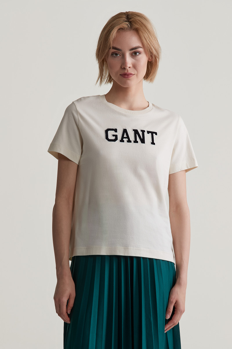 E-shop TRIČKO GANT REG VELOUR APPLIQUE T-SHIRT CREAM