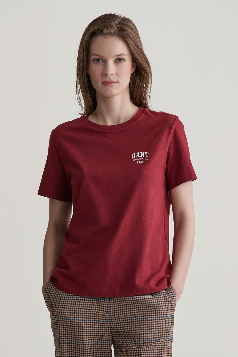 E-shop TRIČKO GANT REG SMALL GRAPHIC SS T-SHIRT PLUMPED RED