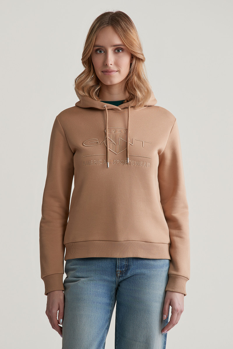 E-shop MIKINA GANT REG TONAL SHIELD HOODIE CARAMEL BEIGE