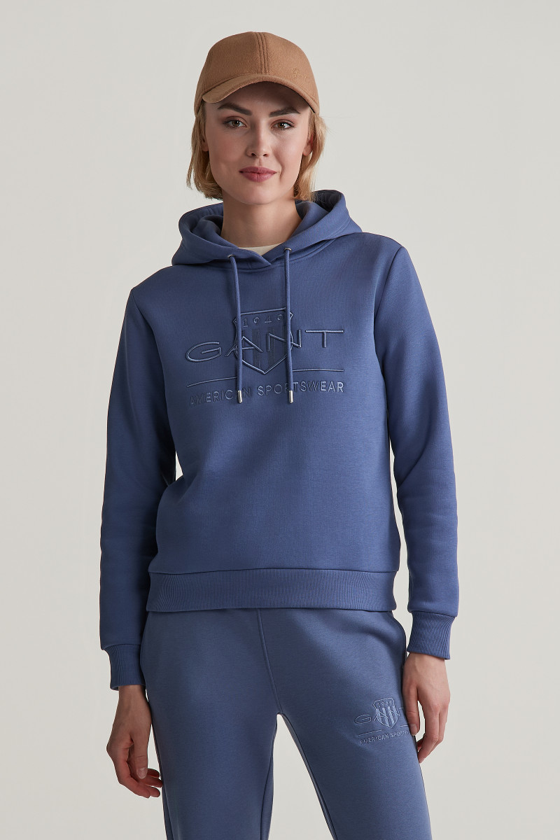 E-shop MIKINA GANT REG TONAL SHIELD HOODIE DUSTY NAVY