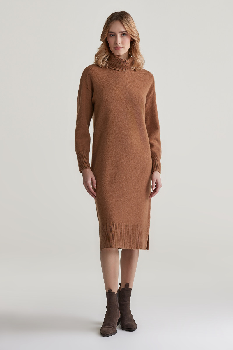 E-shop ŠATY GANT HERRINGBONE DETAIL ROLLNECK DRESS CACAO