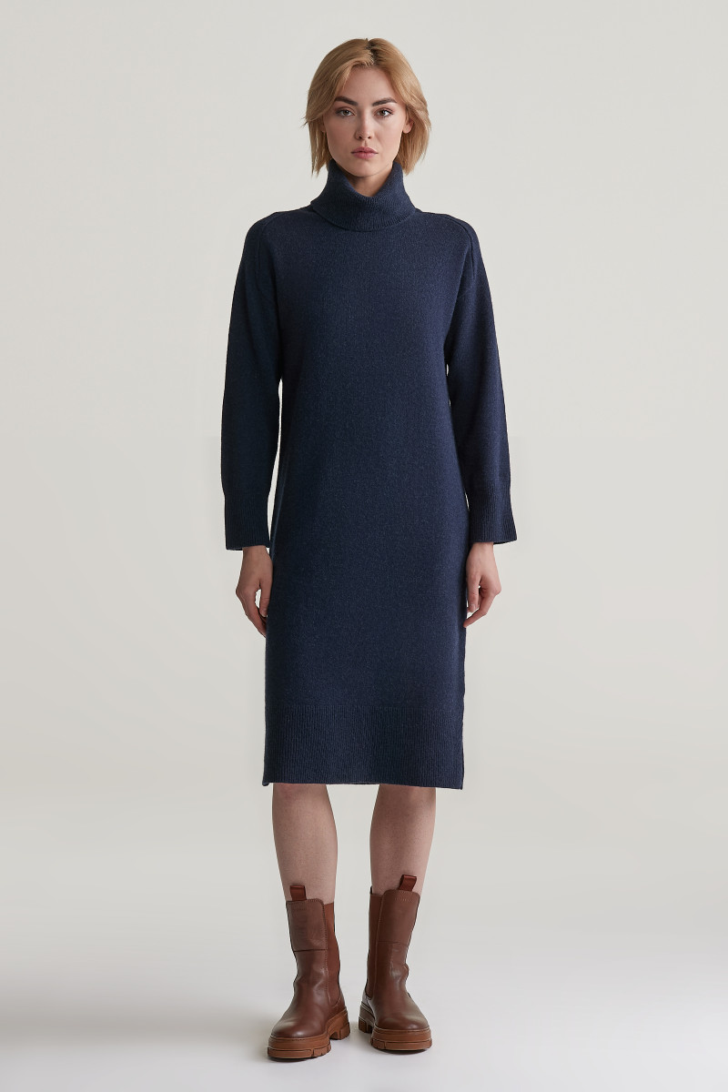 E-shop ŠATY GANT HERRINGBONE DETAIL ROLLNECK DRESS EVENING BLUE