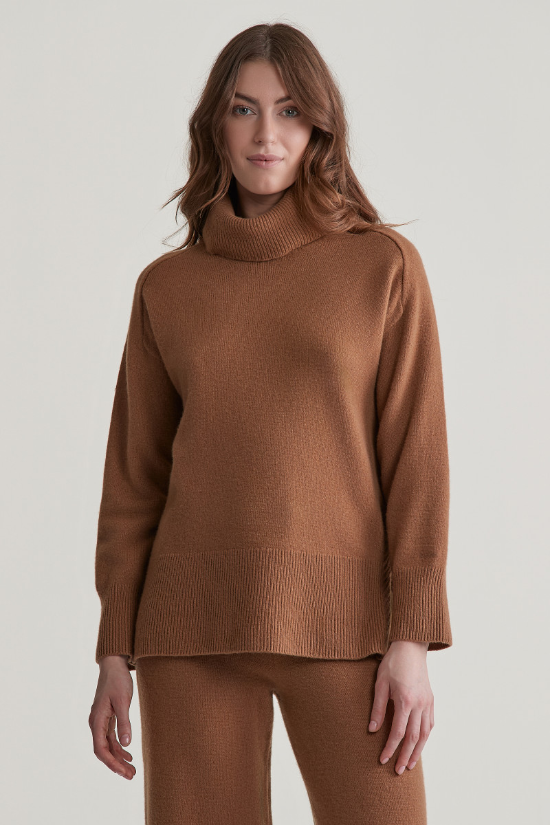 E-shop SVETR GANT HERRINGBONE DETAIL ROLLNECK CACAO