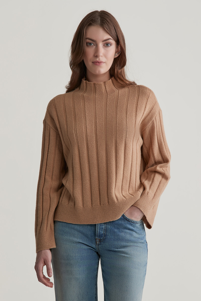E-shop SVETR GANT WIDE RIBBED WOOL STAND COLLAR CARAMEL BEIGE