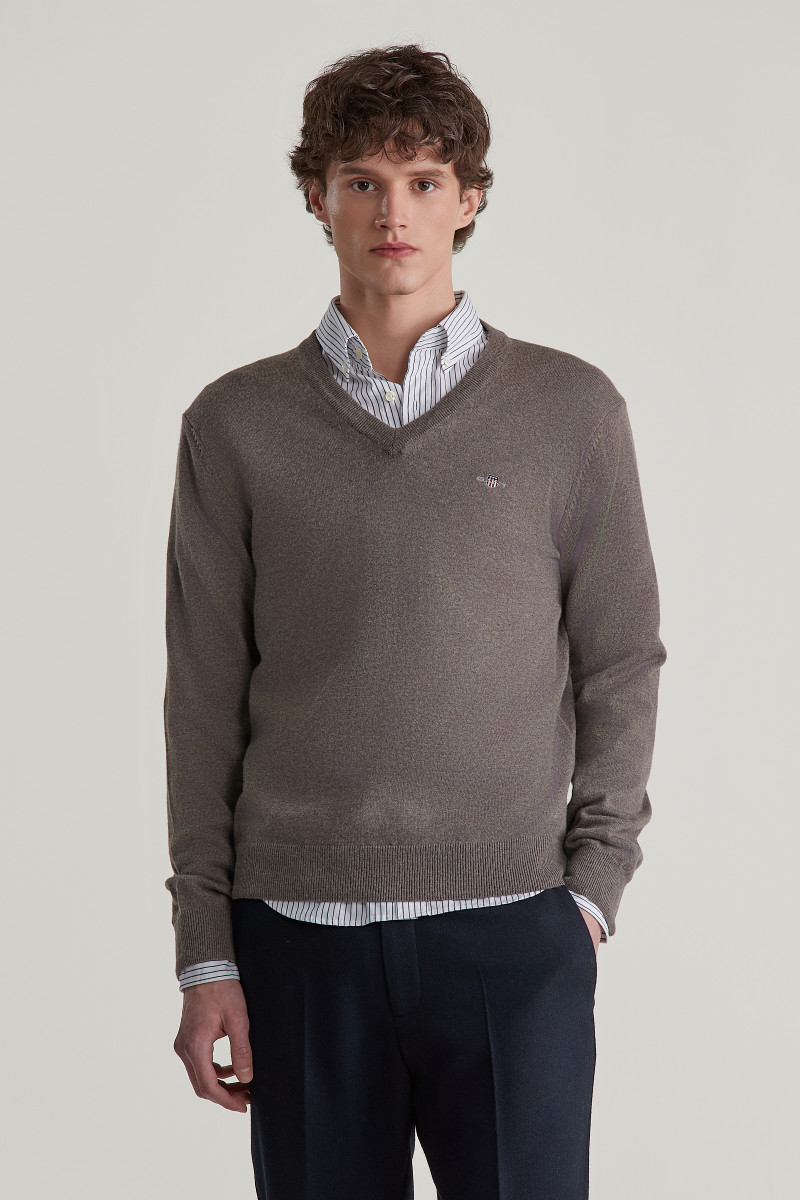 SVETR GANT CTN/WO V-NECK DARK HAZELNUT MELANGE