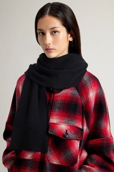 ŠÁLA WOOLRICH CASHMERE RIBBED SCARF - Fotografie č. 2