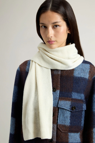 ŠÁLA WOOLRICH CASHMERE RIBBED SCARF - Fotografie č. 2