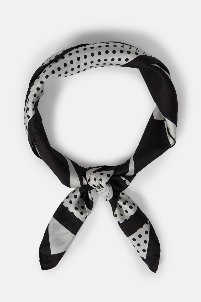 Sál Karl Lagerfeld K/Circle Silk Scarf Black/White