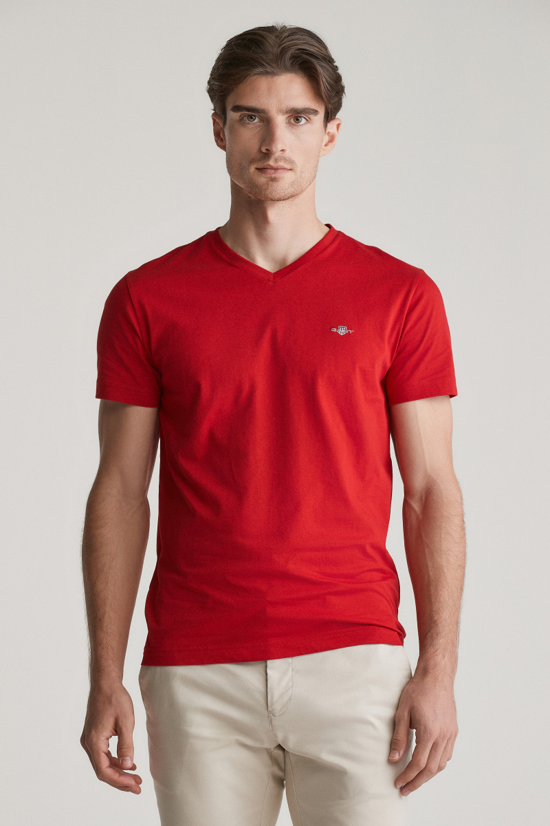E-shop TRIČKO GANT SLIM SHIELD V-NECK T-SHIRT RUBY RED