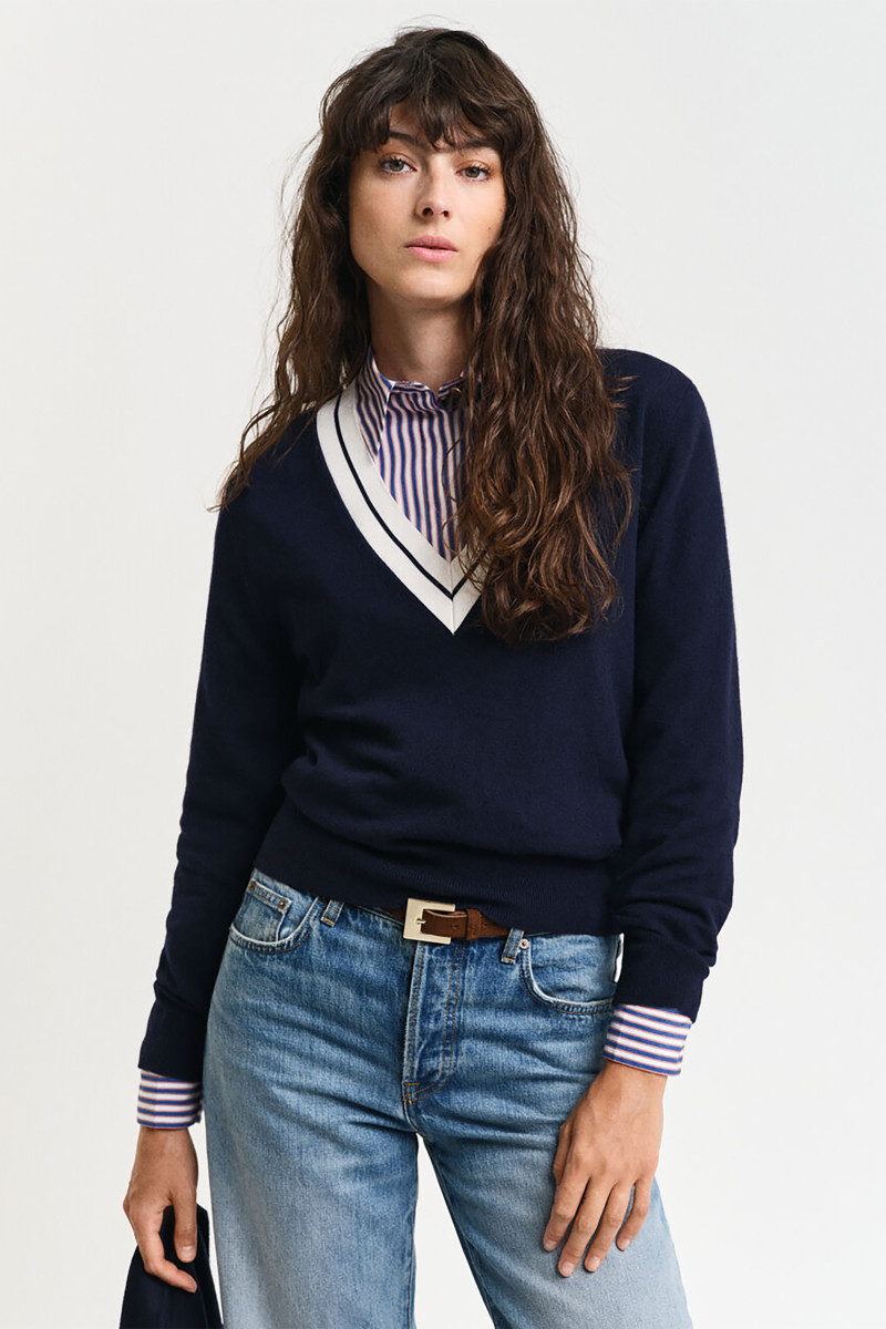 SVETR GANT CONTRAST V-NECK EVENING BLUE