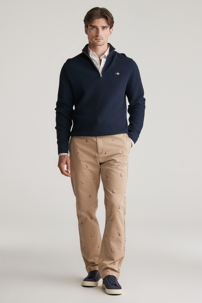 KALHOTY GANT STRAIGHT FIT EMB CHINOS DARK KHAKI
