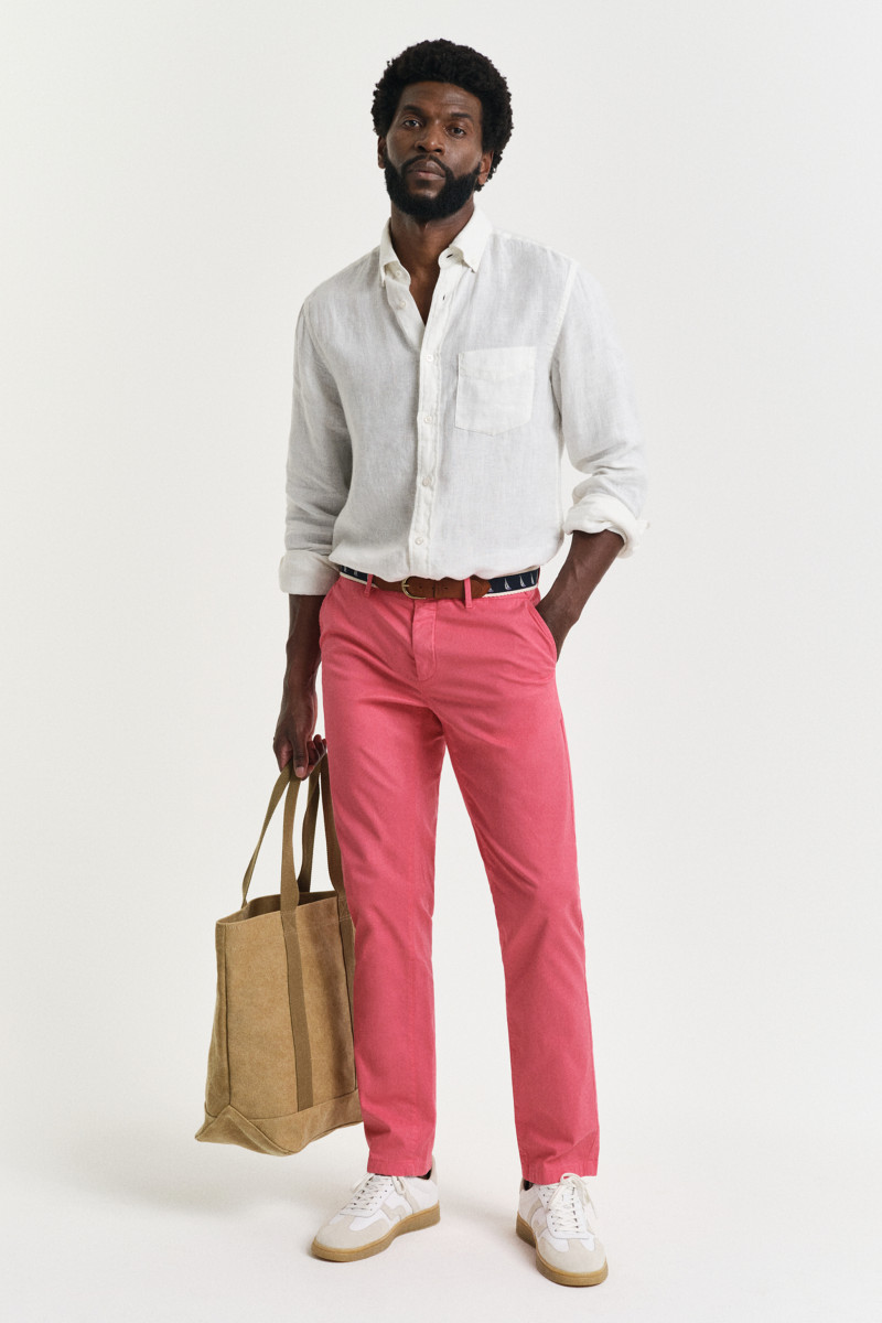 NOHAVICE GANT SLIM SUNFADED CHINOS WATERMELON RED