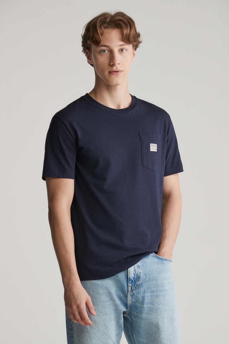 E-shop TRIČKO GANT POCKET CONTRAST SS T-SHIRT EVENING BLUE