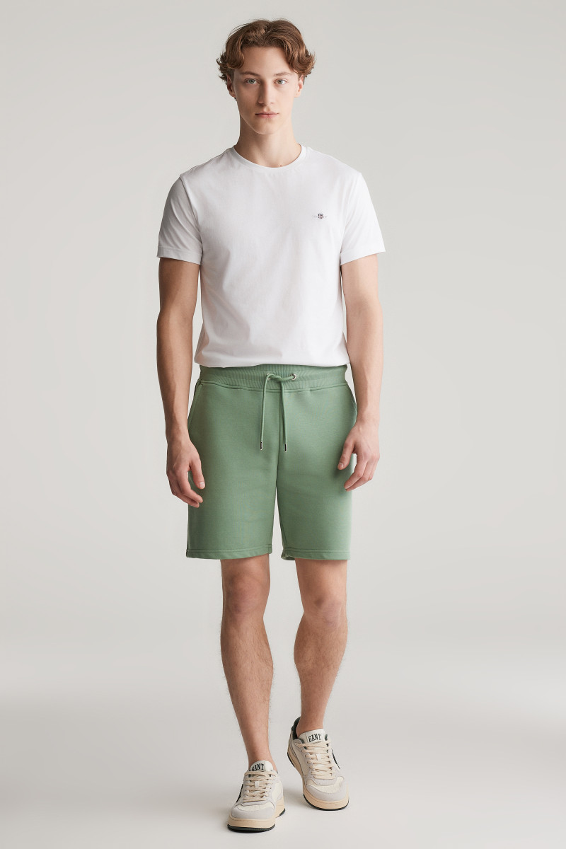 E-shop TEPLÁKOVÉ ŠORTKY GANT REG SHIELD SWEAT SHORTS KALAMATA GREEN