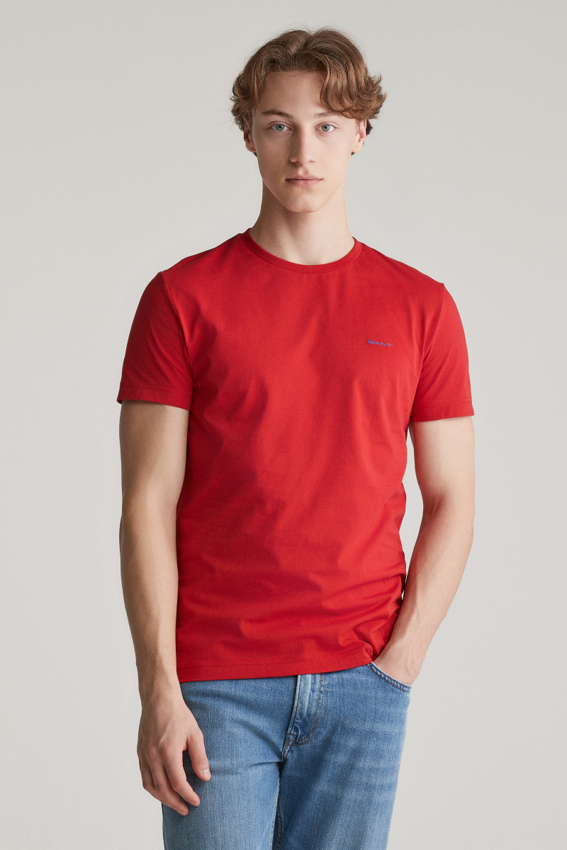 E-shop TRIČKO GANT CONTRAST LOGO SS T-SHIRT RUBY RED