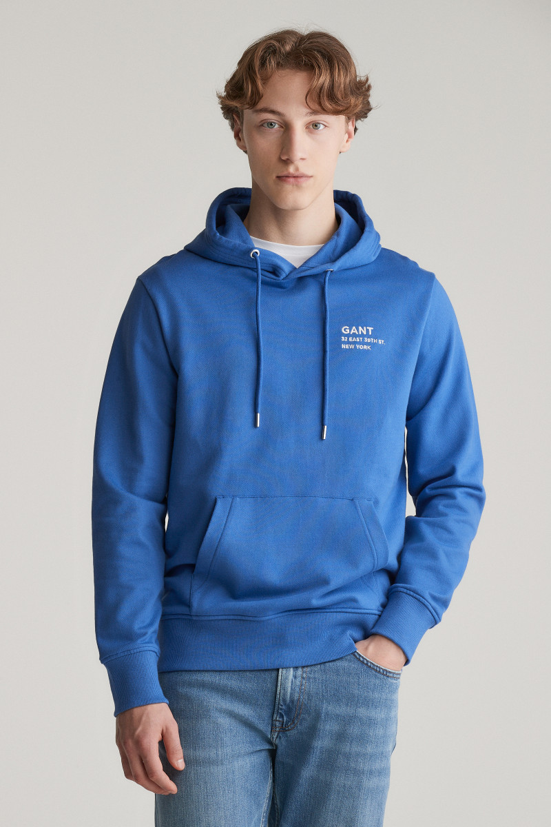E-shop MIKINA GANT SCRIPT GRAPHIC SWEAT HOODIE RICH BLUE