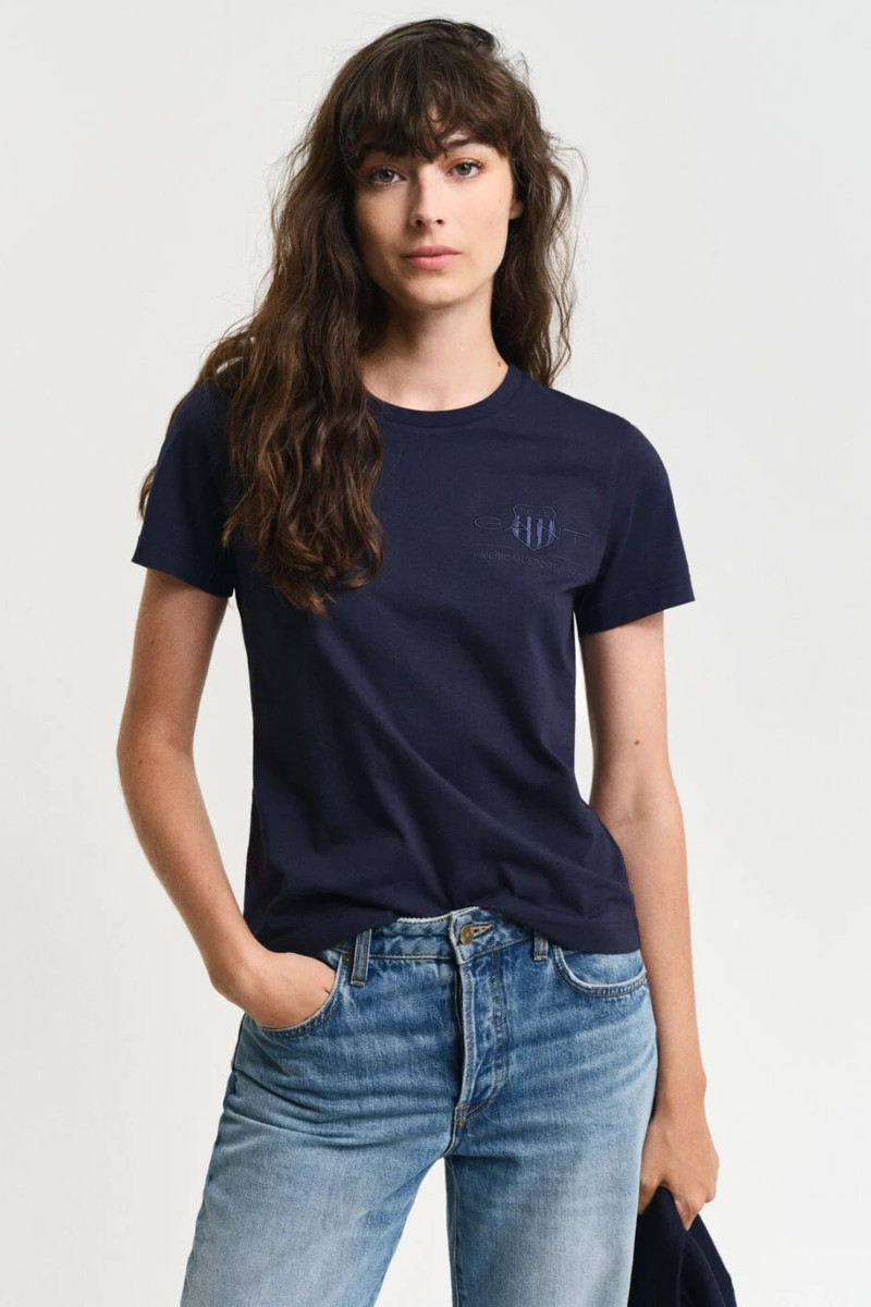 E-shop TRIČKO GANT REG TONAL SHIELD SS T-SHIRT EVENING BLUE