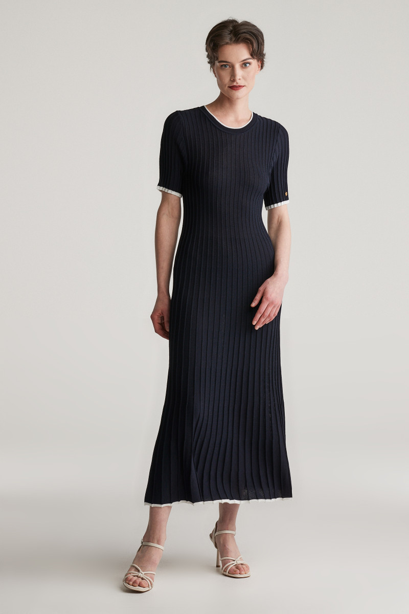 ŠATY GANT CONTRAST RIBBED SS KNIT DRESS EVENING BLUE