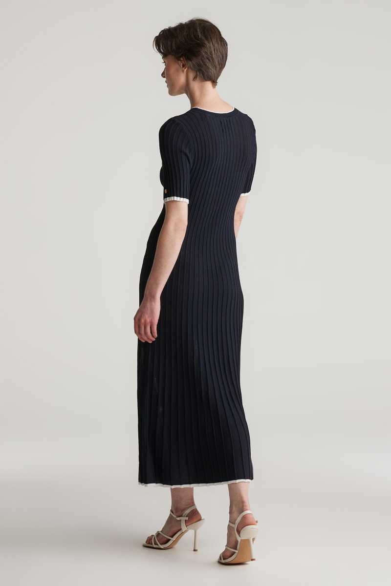 gant knitted dress ŠATY CONTRAST RIBBED SS KNIT EVENING BLUE WELCOME_EU